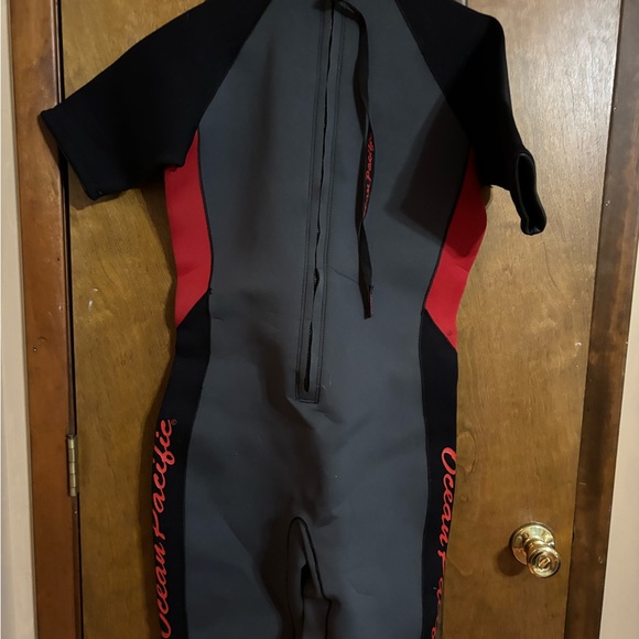 OP Black and Red Dynamic Rash Guard - Picture 3 of 4